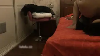 蛋叔用大鸡巴口爆29岁少妇一边草不停叫爸爸还一边和闺蜜打电话