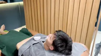 按摩妹妹超好看！竟让老黄笨口拙舌，满面含春！