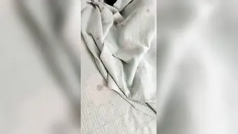 嫂子感冒了，我来照顾她，她居然叫我帮她打针 我则暗自亢奋，想象着她身体里的每一寸肌肤