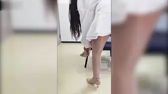 乱伦经典我给亲爸戴绿帽 隔壁还在打麻将我在隔壁包间操她