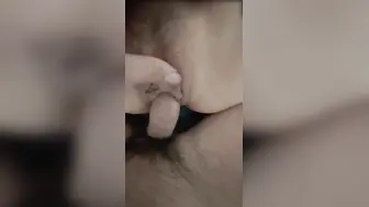 真实家庭乱伦 正在电话的妹妹被哥哥强操