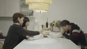 腥24孝之用美乳孝顺公公的年轻媳妇