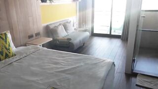台湾第一女优吴梦梦内射她的黑逼 当肉棒深入她的黑逼，梦梦的呻吟声充满了房间